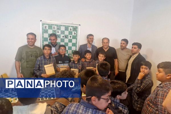 رقابت اندیشه‌ها در پیشوا؛ برگزاری مسابقات شطرنج دانش‌آموزی با حضور مسئولان