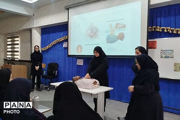 از آموزش احیای قلبی‌ریوی تا ترویج فرهنگ امدادرسانی در دبیرستان نمونه دولتی فاطمه زهرا(س)