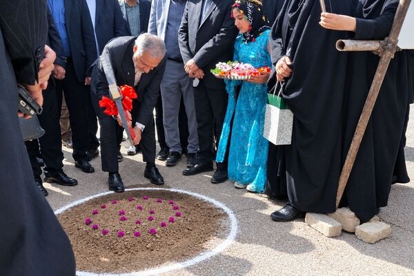 افتتاح کانون شهید سلیمانی و کلنگ‌زنی نمازخانه مدرسه معلم در اسدآباد