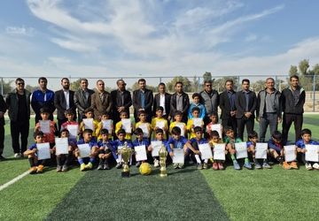 اختتامیه مسابقات مینی فوتبال در عنبرآباد