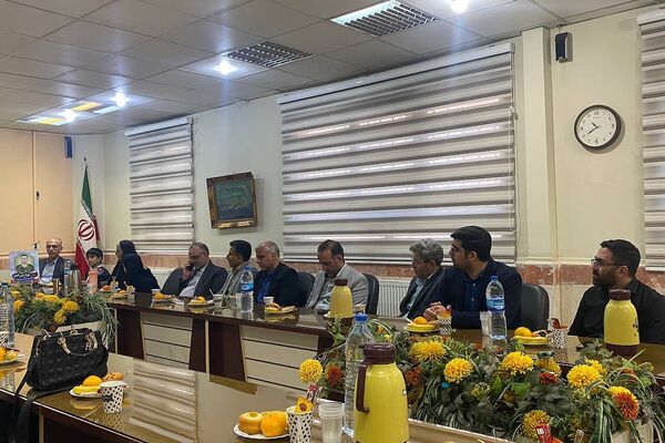 جلسه ستاد شاهد ورامین با محوریت ارتقای کیفیت آموزشی و تجلیل از فرزندان شهدا