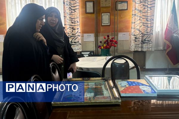 ارزیابی کیفیت آثار دانش آموزان در بازدید معاون پرورشی اسلامشهر از دبیرخانه مسابقات فرهنگی هنری "فردا"