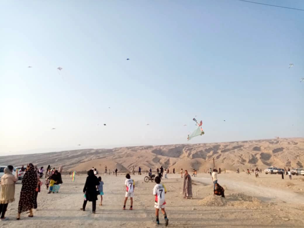 آسمان فین رنگین شد