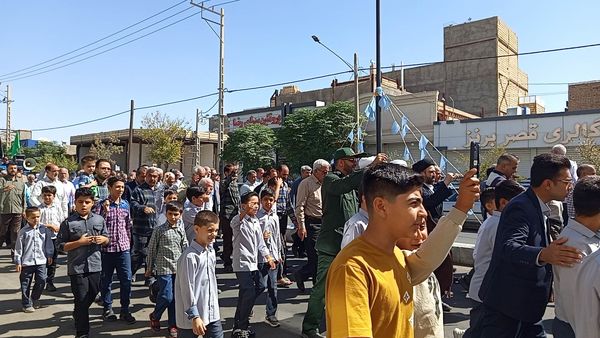 قدمی هم‌سنگر ایمان؛ از مدرسه تا صف نماز جمعه