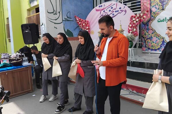 تجلی محبت و قدردانی از زحمات معلمان  در جشن سپاس معلم مدارس شهرستان ملارد 