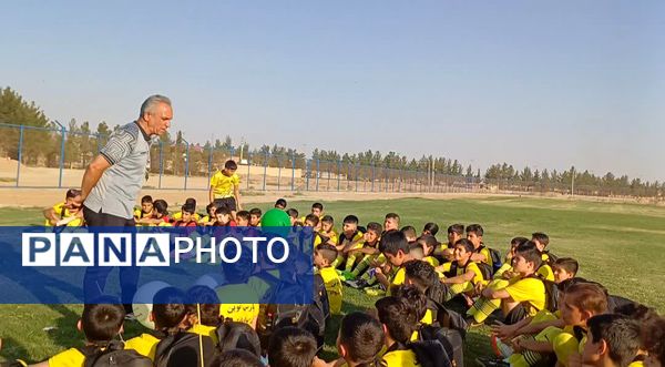 راه اندازی مدرسه فوتبال پسران باشگاه پر سیمرغ شهر حبیب آباد