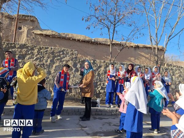 روز بدون کیف در آموزشگاه شهید ذوالفقاری روستای احمد آباد