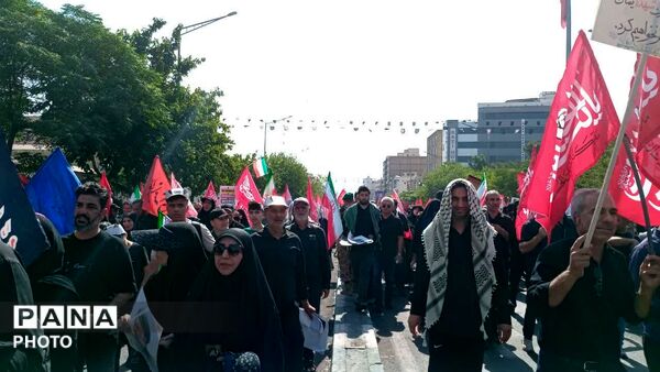 وداعِ بی‌قرار؛ پیوندِ میلیونیِ ایران در سوگِ امامِ شهید 