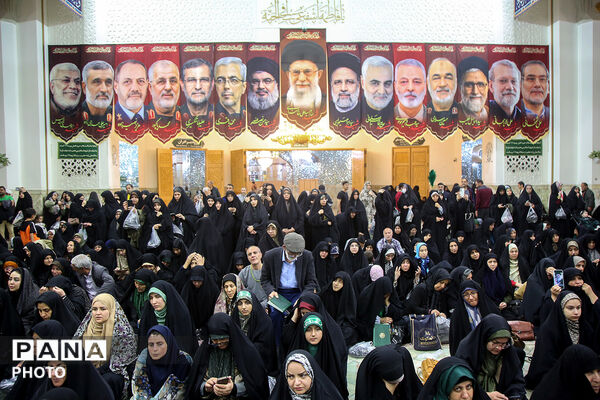 آیین خطبه خوانی خادمان حرم حضرت معصومه(س) در روز دختر