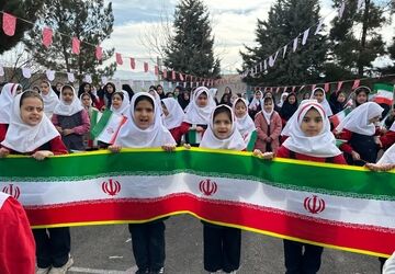 جشن چهل و هفتمین بهار انقلاب در دبستان توحید