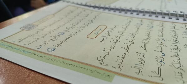 آزمون تلاوت قرآن دانش‌آموزان دبیرستان تیمسار فلاحی ناحیه یک کرج 