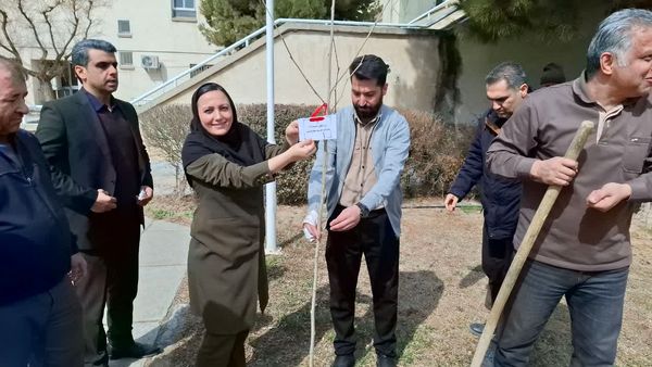 دانشگاه سبز می‌اندیشد