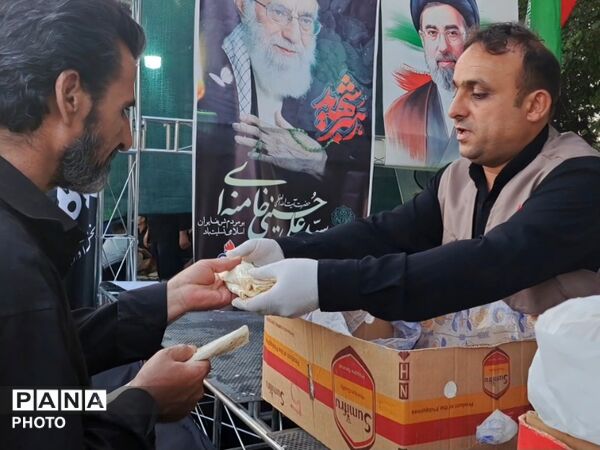 چشم‌های گریان نوجوانان در سوگ پدر امت