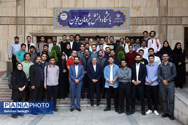 نشست صمیمی وزیر آموزش و پرورش با مدال آوران المپیادهای علمی