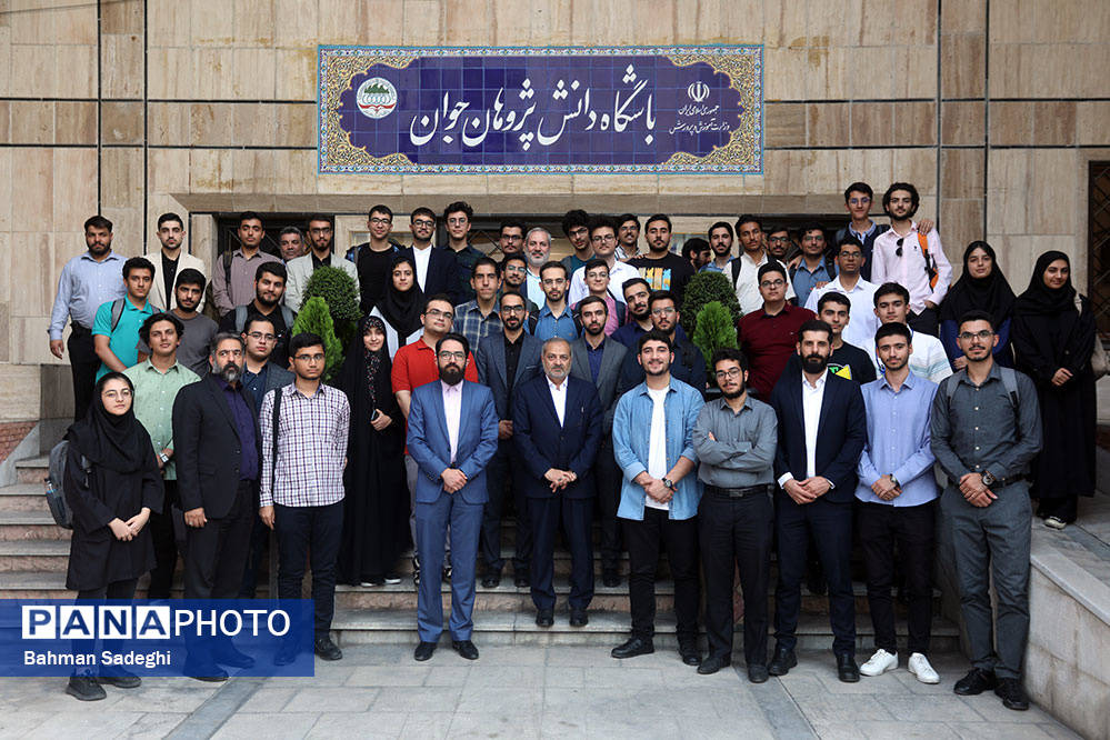 نشست صمیمی وزیر آموزش و پرورش با مدال آوران المپیادهای علمی