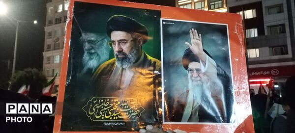 راهپیمایی گسترده مردم نیشابور در احتماع شبانه