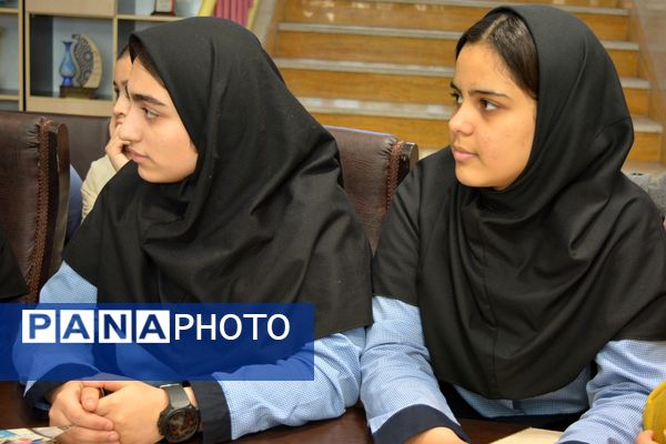 برای اولین‌بار برگزاری کافه ۵۷ در دبیرستان‌ نمونه دولتی ولایت بهارستان‌دو