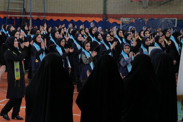 بهارستان دو صحنه همفکری، همدلی و همکاری پیشتازان در همایش یاوران انقلاب