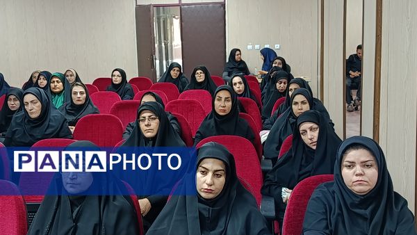 برگزاری دوره ضمن خدمت فعالیت های مکمل آموزشی و پرورشی در شهرستان ملارد