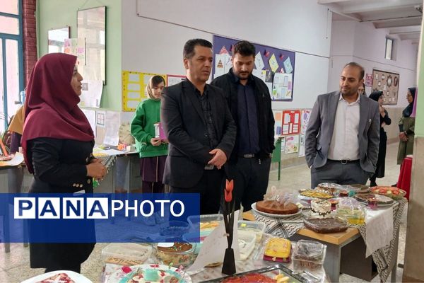 درخشش خلاقیت در نمایشگاه ریاضی دبیرستان یادگار امام (ره)