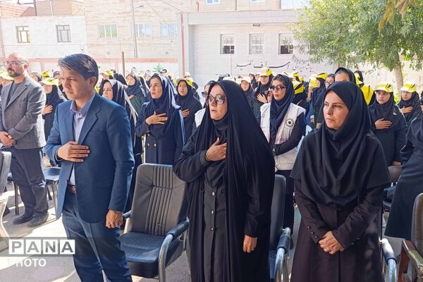 آیین گرامیداشت هفته بهداشت روان و تقدیر از همیاران مشاور در دبیرستان دخترانه رضوان برگزار شد