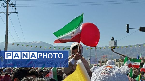حضور پرشور مردم در راهپیمایی ۲۲ بهمن بیرجند