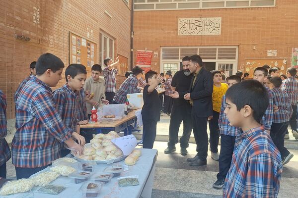 برگزاری بازارچه کسب و کار دانش‌آموزی با مهارت کسب و کار و درآمد و استقلال مالی