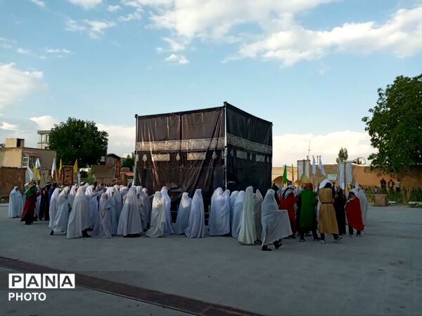 حرم حضرت قیدار نبی(ع) میزبان نمایش بزرگ بازسازی واقعه غدیر شد/