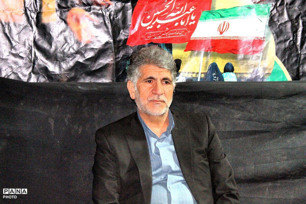 دانش‌آموزان بجنوردی با اجرای سرود "باید برخاست" فرهنگ ایثار و مقاومت را ترویج دادند