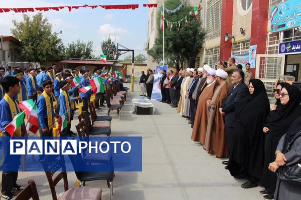 جشن عاطفه‌ها جشن همدلی دانش آموزان با دیگر کودکان نیازمند