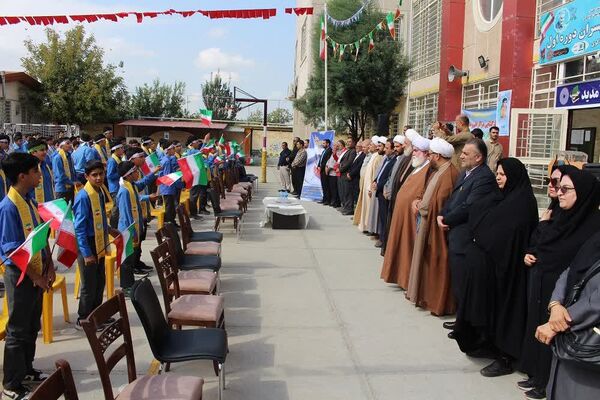 جشن عاطفه‌ها جشن همدلی دانش آموزان با دیگر کودکان نیازمند
