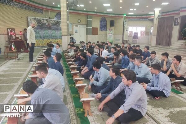 برپایی نماز جماعت در مدارس ناحیه دو شهرری 