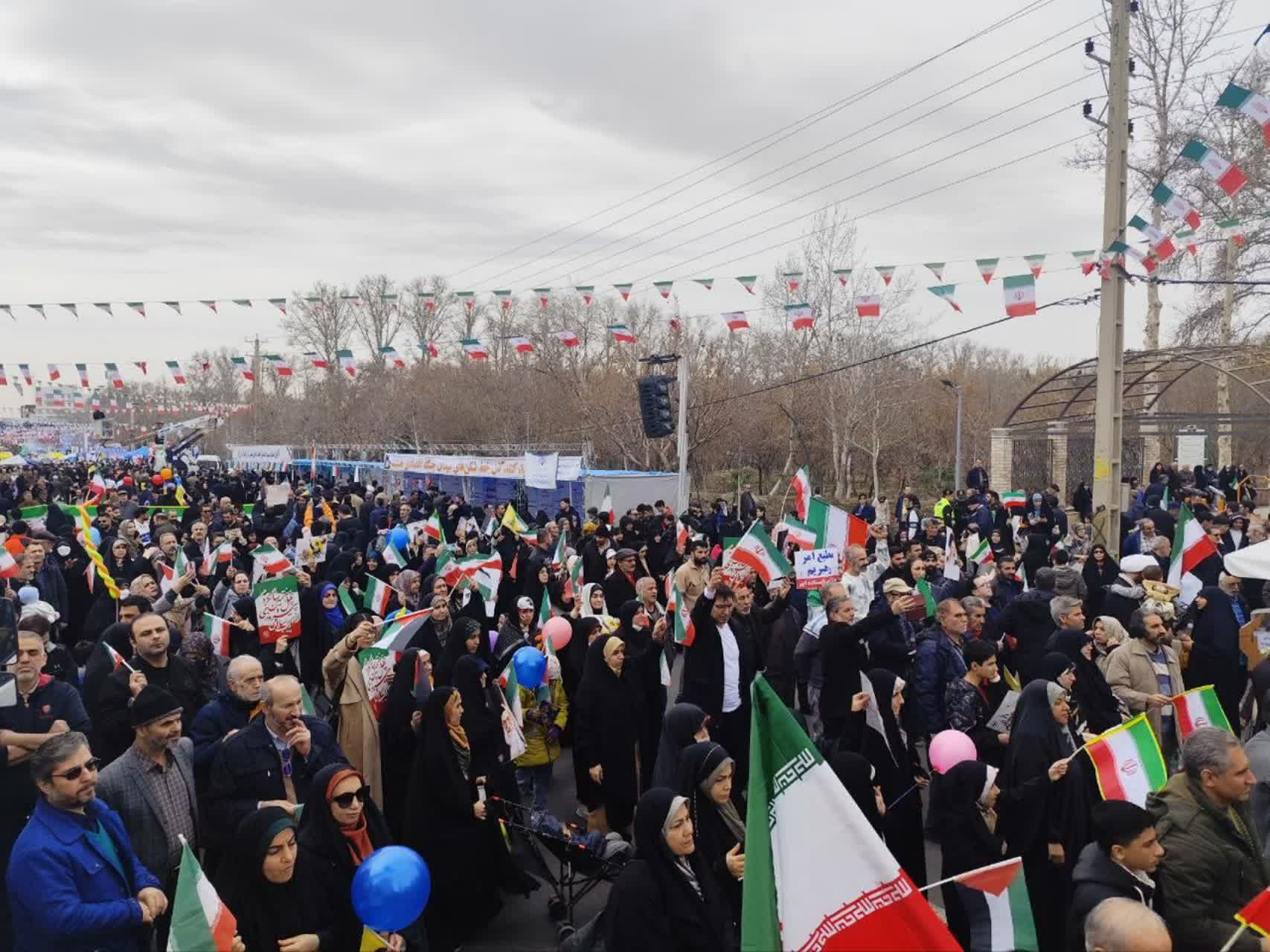  حضور پرشور مردم در راهپیمایی ۲۲ بهمن؛ تجلی وحدت و همبستگی ملی است