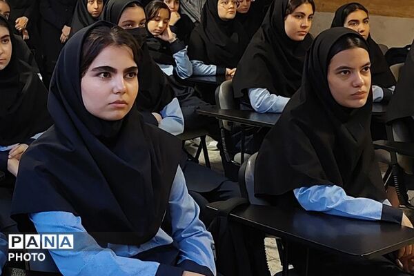 مراسم بزرگداشت مولانا در دبیرستان نمونه‌دولتی ولایت بهارستان‌دو