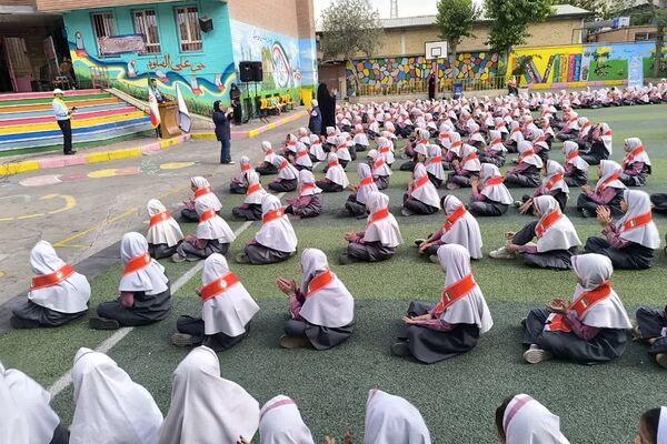 بیست و ششمین سالروز تاسیس سازمان دانش‌آموزی در دبستان طواف و معماریان ناحیه دو شهرری 