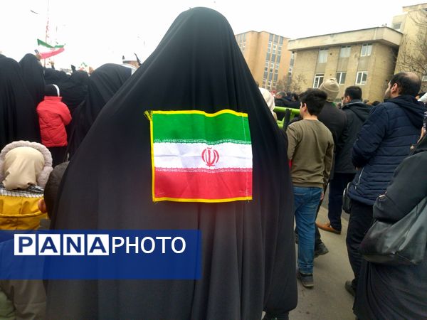 ثبت شکوه انقلاب از قاب دوربین در همدان