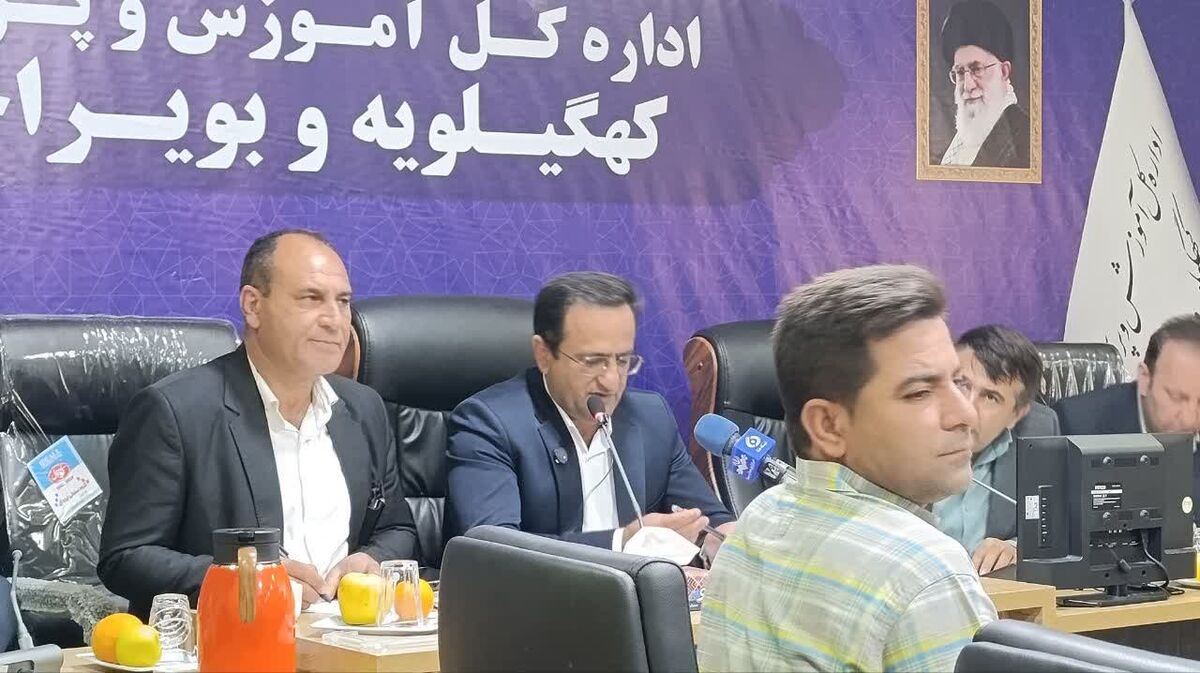 معلمان در خط مقدم جنگ شناختی قرار دارند
