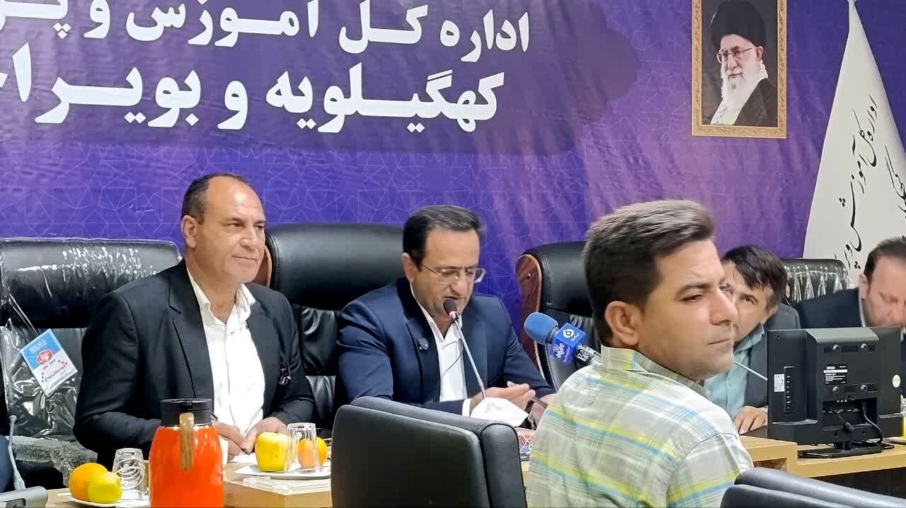 معلمان در خط مقدم جنگ شناختی قرار دارند