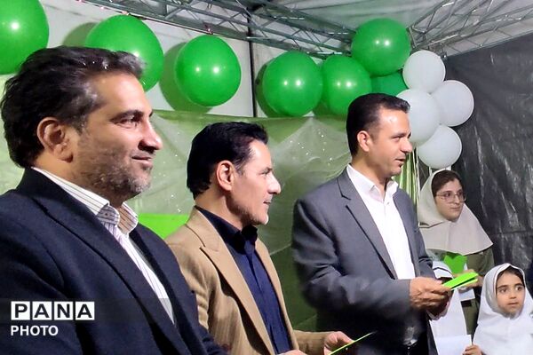آموزش میهن‌پرستی در میدان عمل؛ روایت آموزش و پرورش از حضور دانش‌آموزان در تجمعات