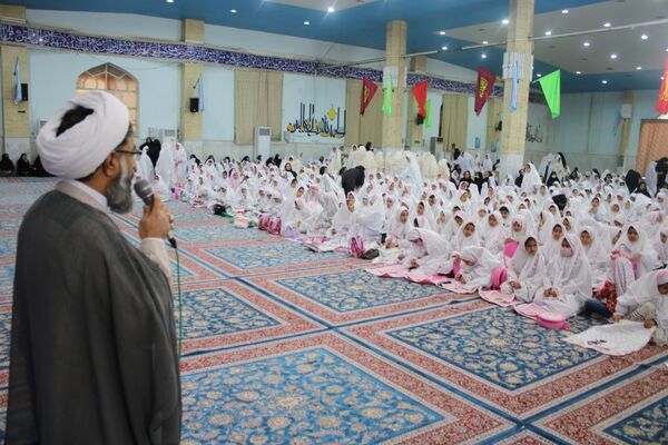 جشن تکلیف2000 نفری دانش‌آموزان زابل