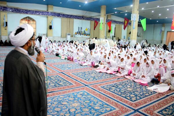 جشن تکلیف2000 نفری دانش‌آموزان زابل