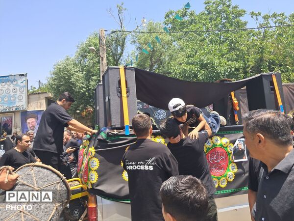 مراسم عزاداری ظهر عاشورا در روستای ولیان ساوجبلاغ