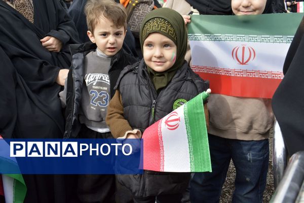 حماسه دانش‌آموزان اسلامشهر در ۲۲بهمن