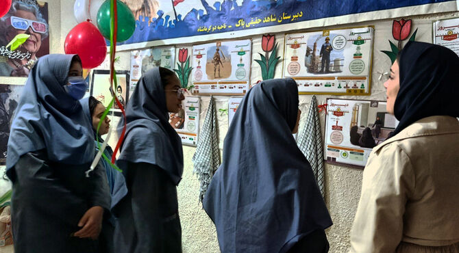 برپایی نمایشگاه دهه فجر در مدارس ناحیه ۲ کرمانشاه