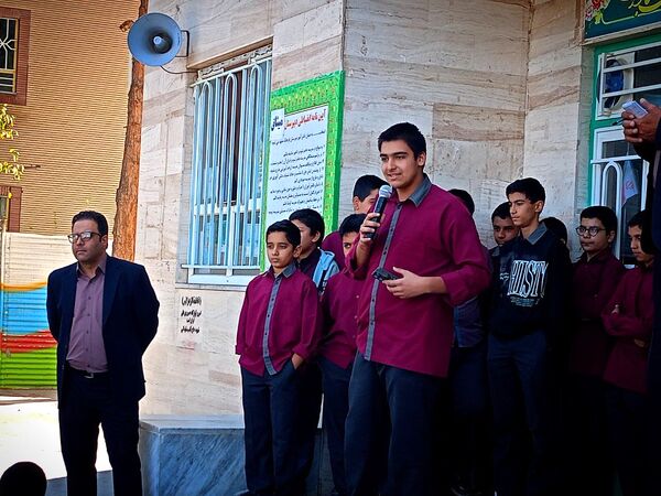 کاندیدای شورای دانش آموزی دبیرستان میثاق از برنامه های خود گفتند