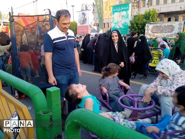  جشن بزرگ مردم در مهمانی ۱۰ کیلومتری