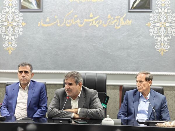 نشست شورای معاونان اداره‌کل آموزش و پرورش استان کرمانشاه 