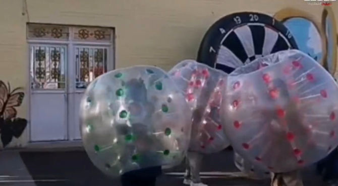 جشنواره بازی‌های غول‌آسا در دبستان شهدای ارتش