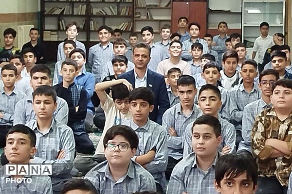 نواخته شدن زنگ بندگی در یک مهر در دبیرستان شهیدان پودینه و شریعتی