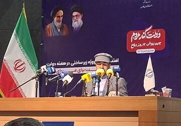 نشست خبری استاندار فارس با اصحاب رسانه در هفته دولت